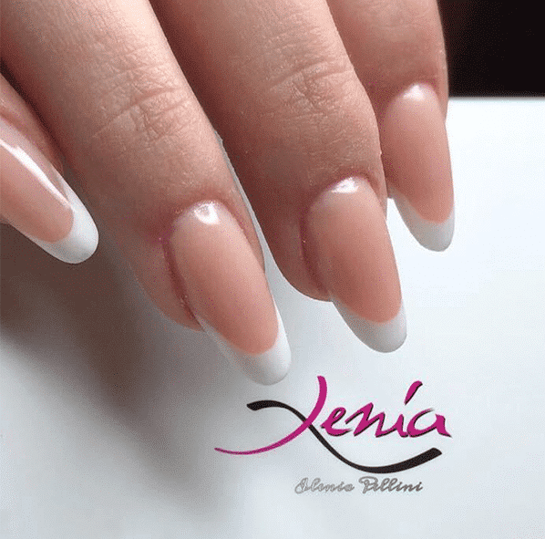 immagine unghia acrilico